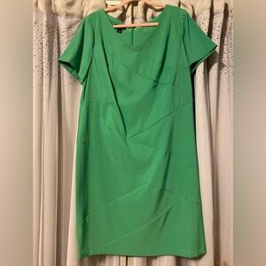 Brand- ABG Dress
Size- 14W, PTP- 22”, Length- 40”
Color- Kelly green